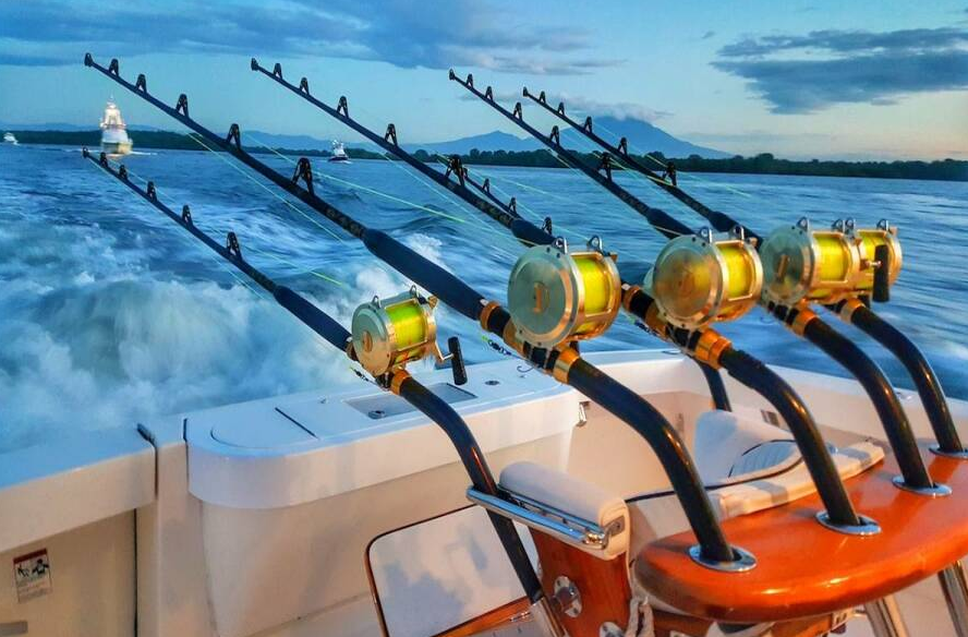 tuna caught using conventional reel offshore fishing