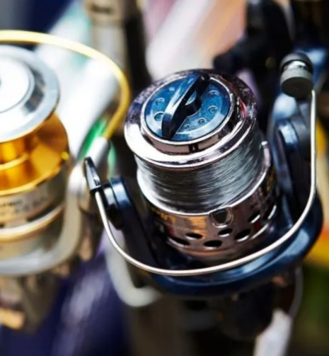 top view of fishing reel and spool for beginner fishing gear